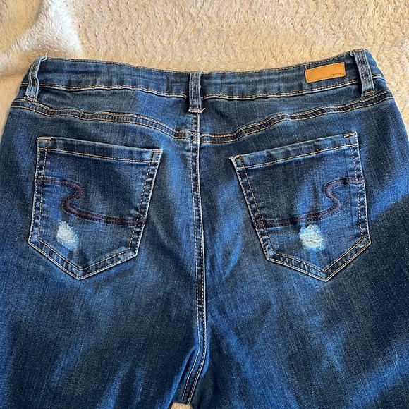 Ardene Regular Rise Distressed Jeggings, Size 13. - Picture 3 of 4